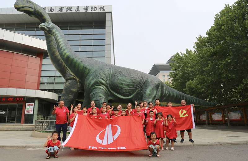 2019年8月6日，“大手牵小手 陪伴1+1”——z6尊龙凯时九建组织项目部员工暑期亲子活动。