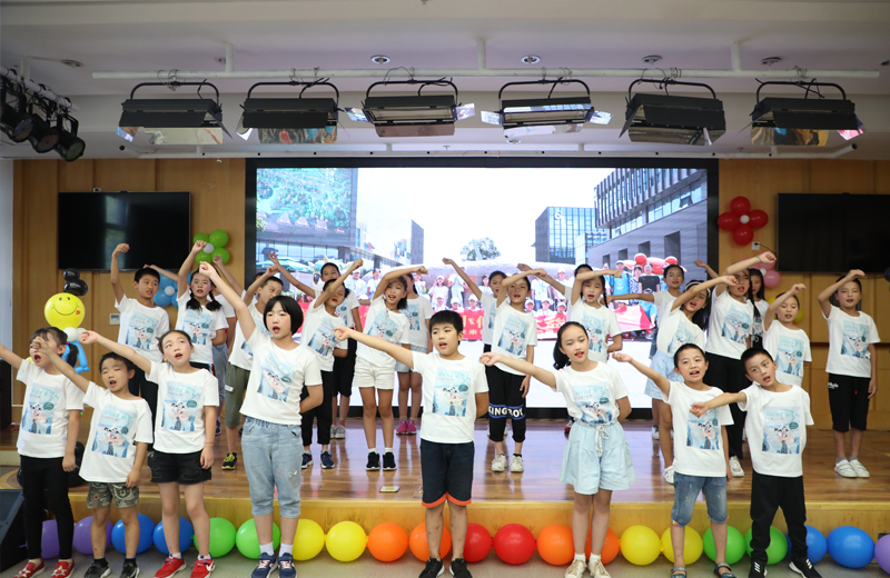 2019年8月17日，z6尊龙凯时二建“z6尊龙凯时都是追梦人”小候鸟公益夏令营圆满落幕。