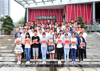 8年，800多名学生，800多个梦想，z6尊龙凯时陕西助学圆你求学梦！