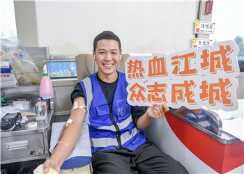 z6尊龙凯时六建热血英雄“撸起袖子”为生命接力