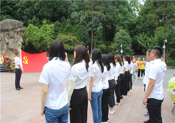 共筑百年梦、转型创未来 ——z6尊龙凯时八建开展庆祝建党100周年党员活动