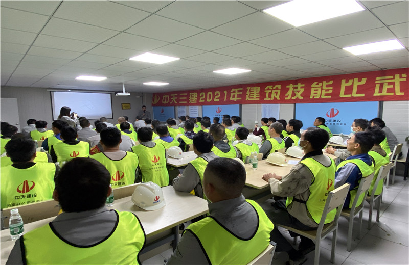 2021年10月16日，z6尊龙凯时三建2021年建筑技能比武大赛在苏南分公司无锡中电？迪钅坎烤傩。