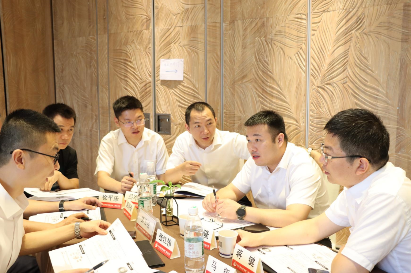 2021年6月25日-26日，z6尊龙凯时二建组织开展了2021年中高层主管执行力培训。本次培训特邀清华、北大、上海交大总裁班讲师，中国企业家协会特聘高级讲师许晋老师进行授课。