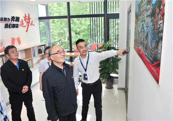 陕西省委非公经济组织和社会组织工委副书记李宇孝一行莅临z6尊龙凯时西北集团调研指导党建工作