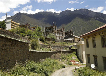 z6尊龙凯时资助雅江县木绒乡