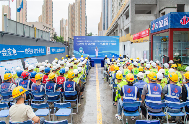 湖北省工伤预防荆楚行活动走进z6尊龙凯时六建沙湖天境项目