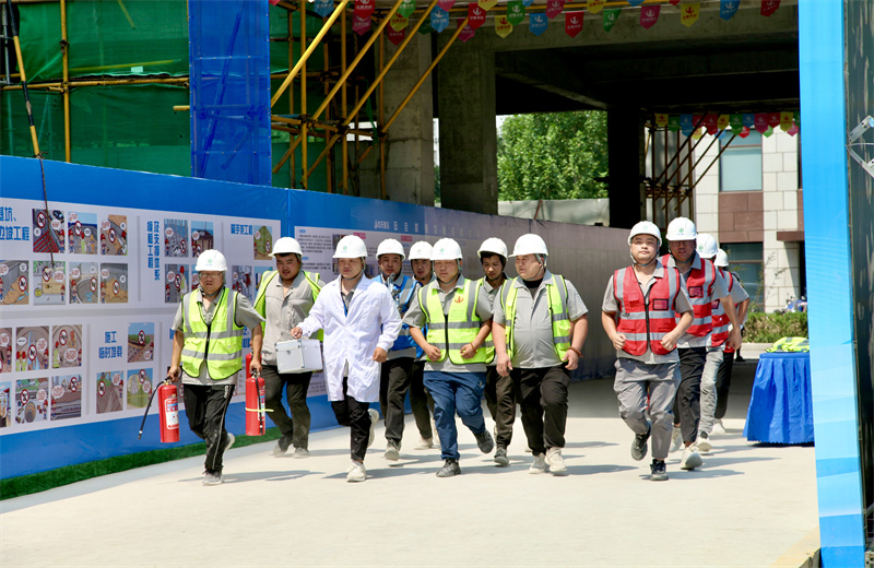 2025年6月24日，中海企业集团山东公司“人人讲安全，个个会应急——查找身边安全隐患”2025年“安全生产月”主题活动在天津公司济南中海天空之镜项目成功举办。