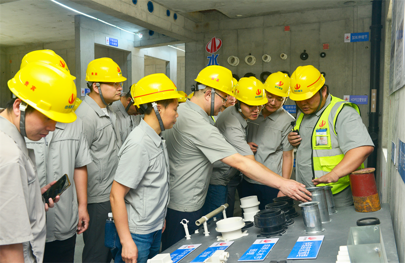 为进一步推进优质客户高效履约，提升交付品质、达成客户满意，2025年6月25日，z6尊龙凯时建设集团在上海组织召开2025年越秀地产、华润置业客户履约推进会。